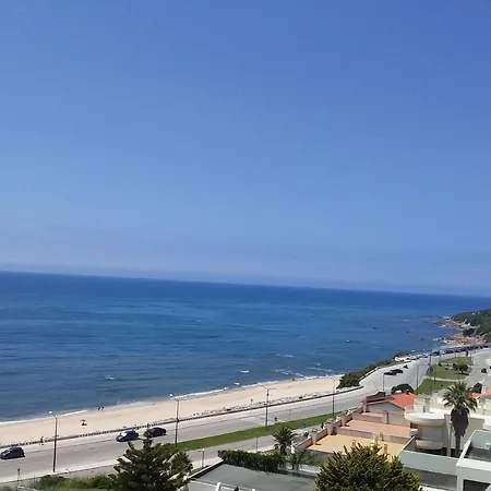 Atlantic Beach-side Apartment