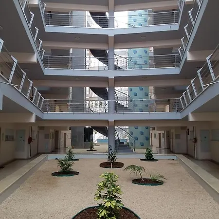 Atlantic Beach-side Apartment